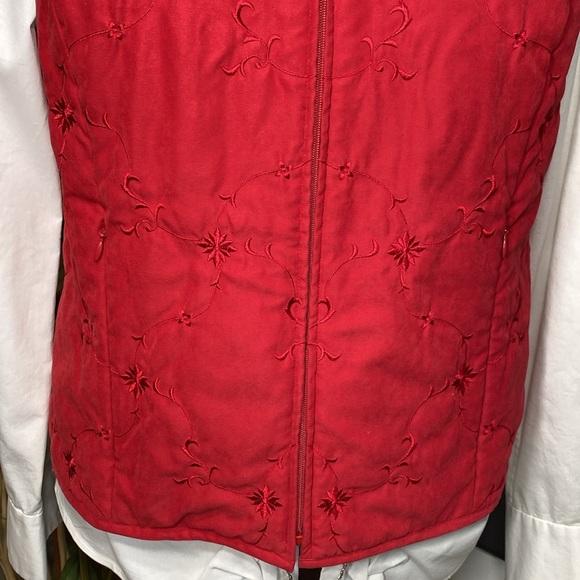 Talbots petite🌹 stunning, maroon zipper front vest - Picture 3 of 10